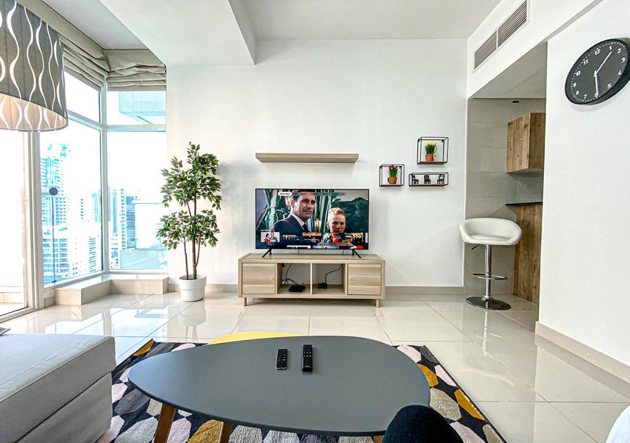 Walk To The Beach Or Enjoy The Amazing View From The Balcony Dubai Exterior foto