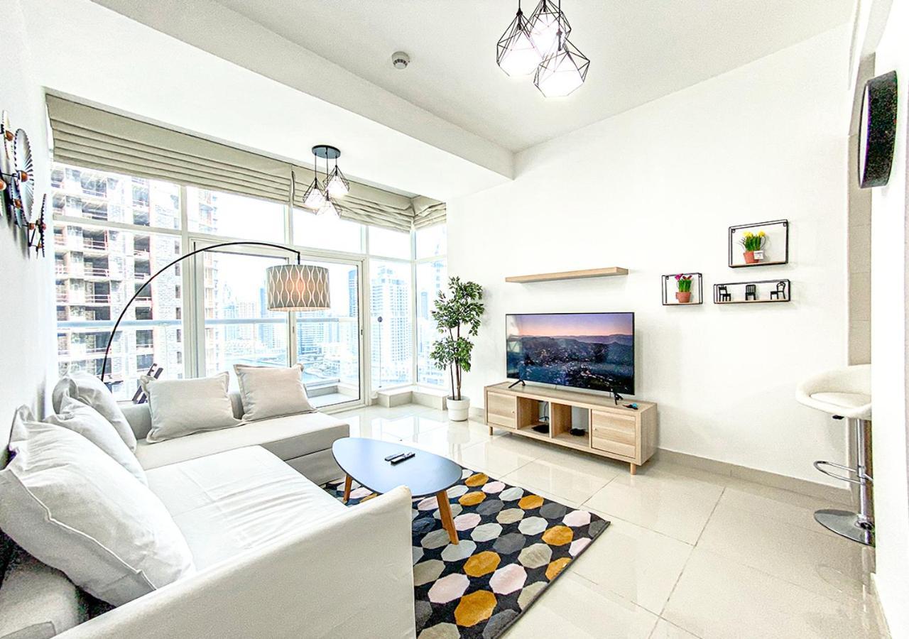Walk To The Beach Or Enjoy The Amazing View From The Balcony Dubai Exterior foto