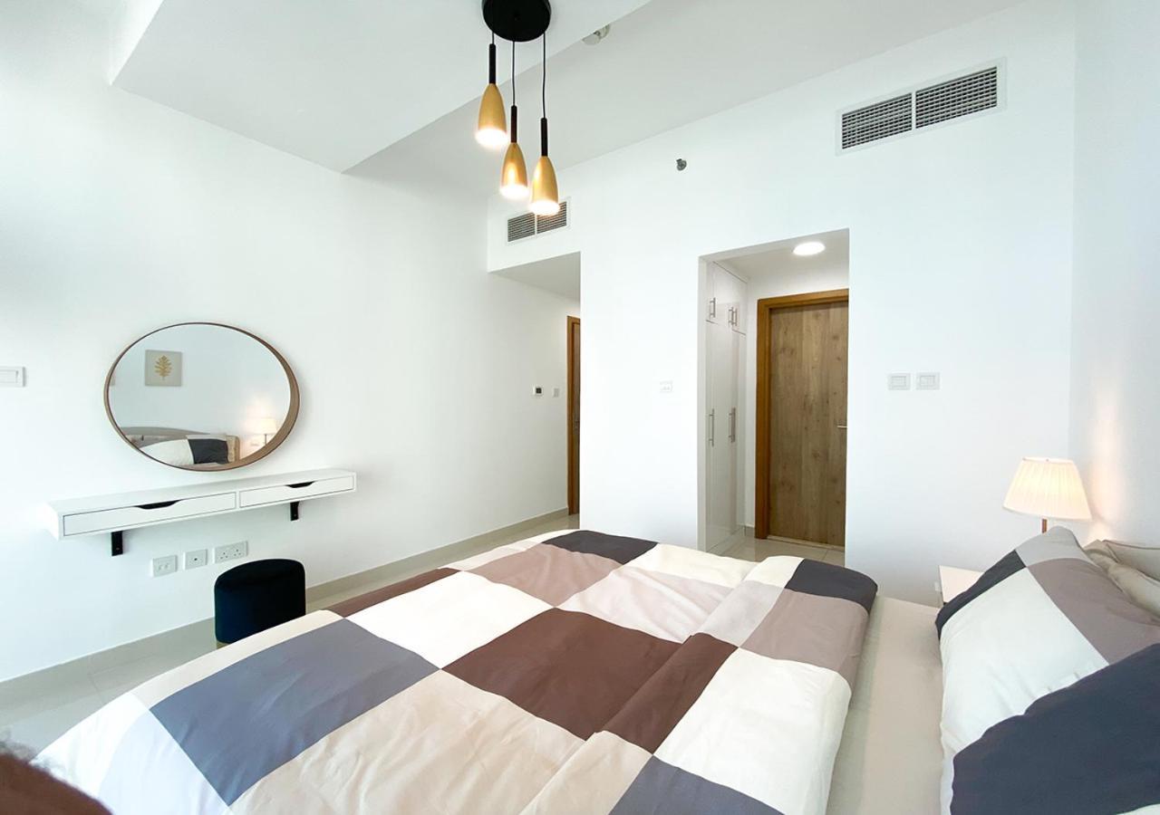 Walk To The Beach Or Enjoy The Amazing View From The Balcony Dubai Exterior foto