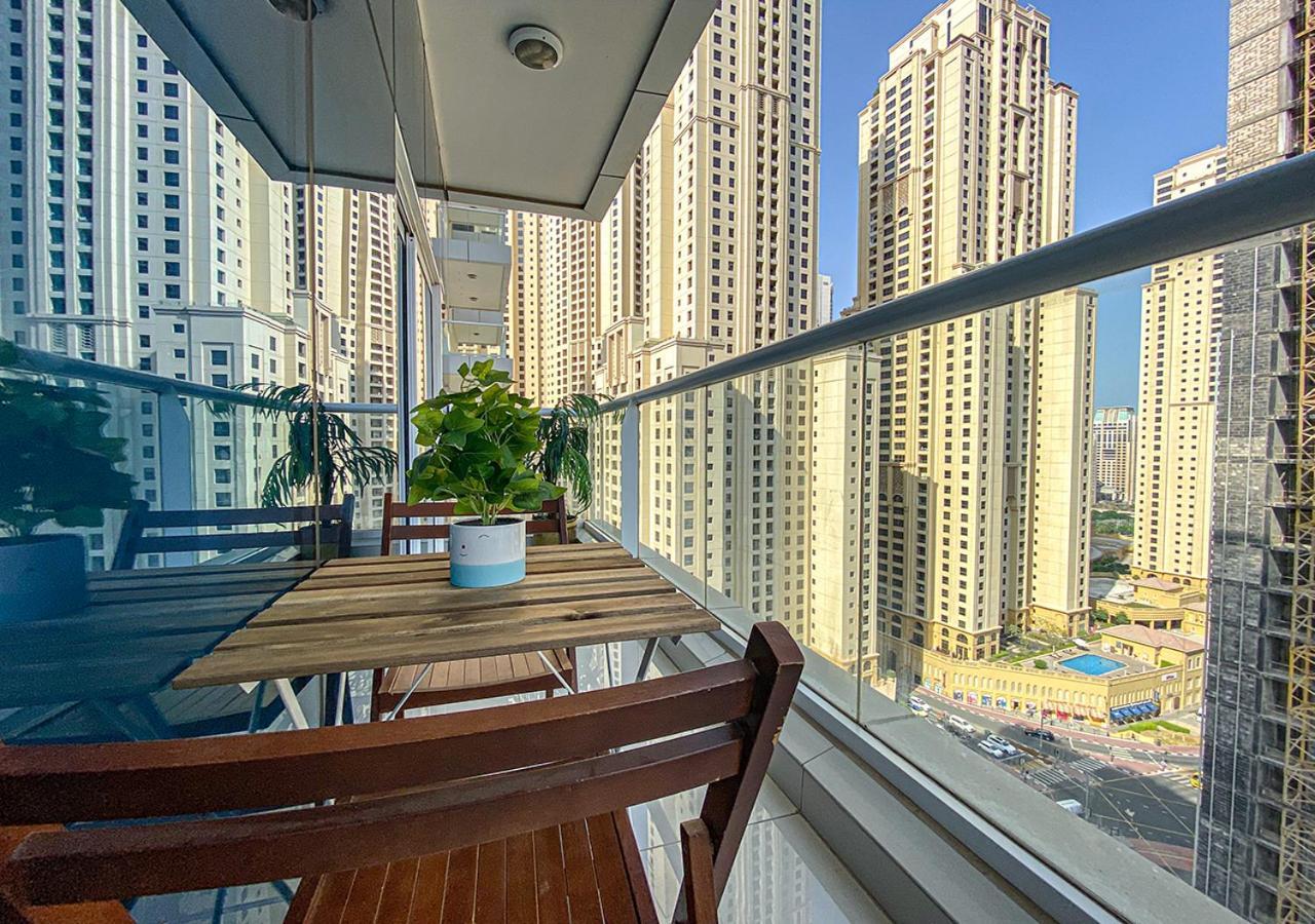 Walk To The Beach Or Enjoy The Amazing View From The Balcony Dubai Exterior foto